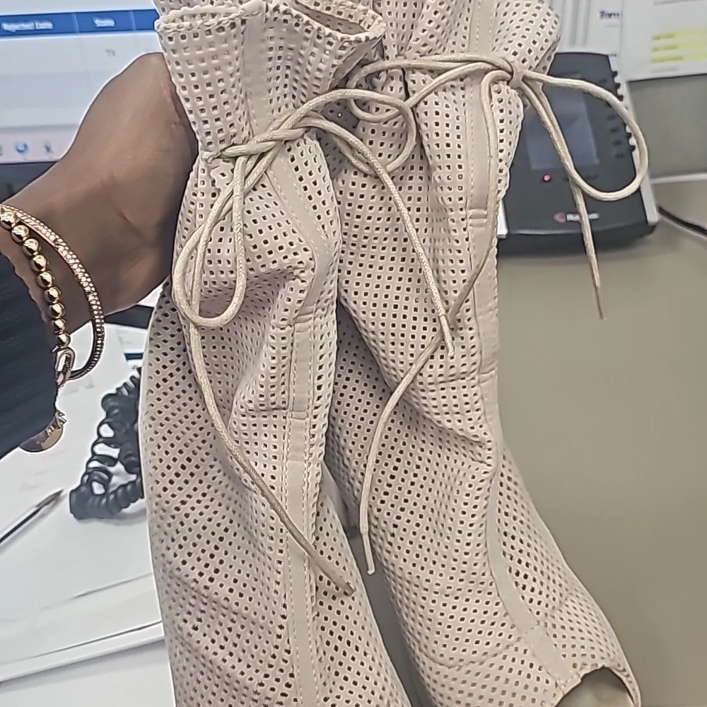 Perforated booties - Picture 4 of 5
